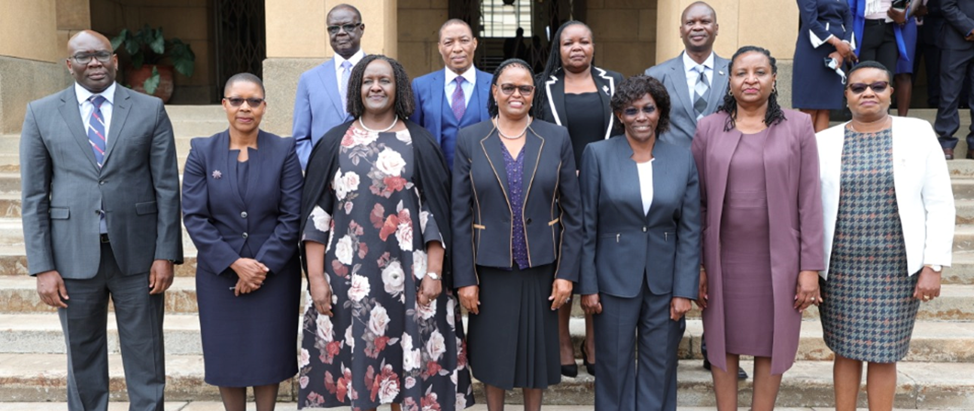 Chief-Justice-with-the-KLRC-Chairperson-and-Commissioners-slide